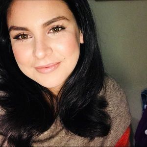 Meet your Posher, Alejandra